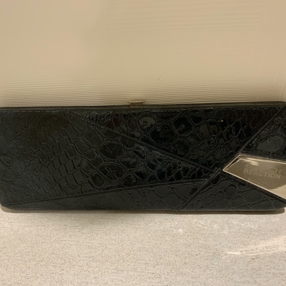 Kenneth Cole Reaction Clutch Wallet - Picture 3 of 8
